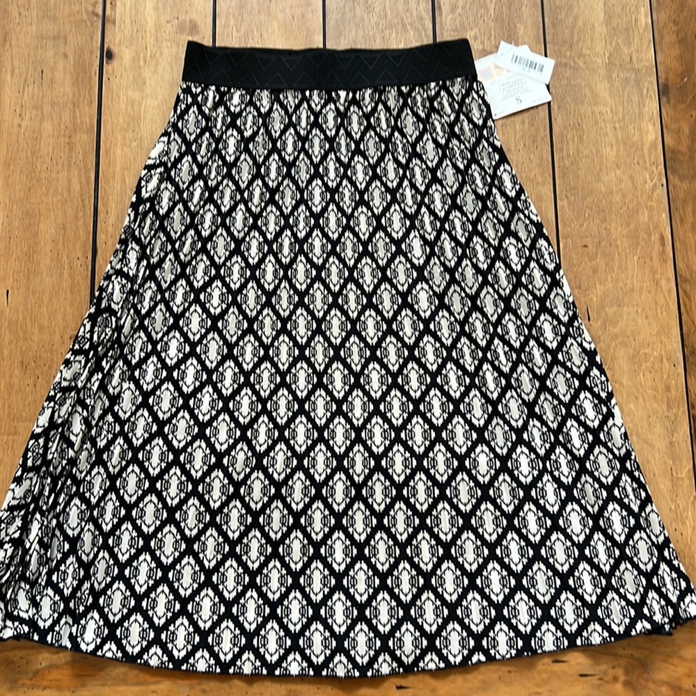 LuLaroe Black & White Skirt - new with tags.